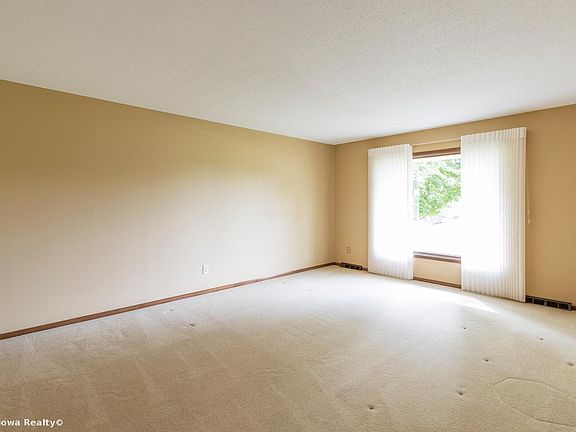 4th image of 33244 Fox Creek Dr