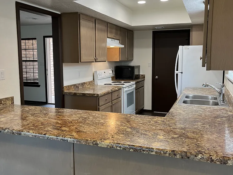 2906 Los Amigos Ct — Photo 6