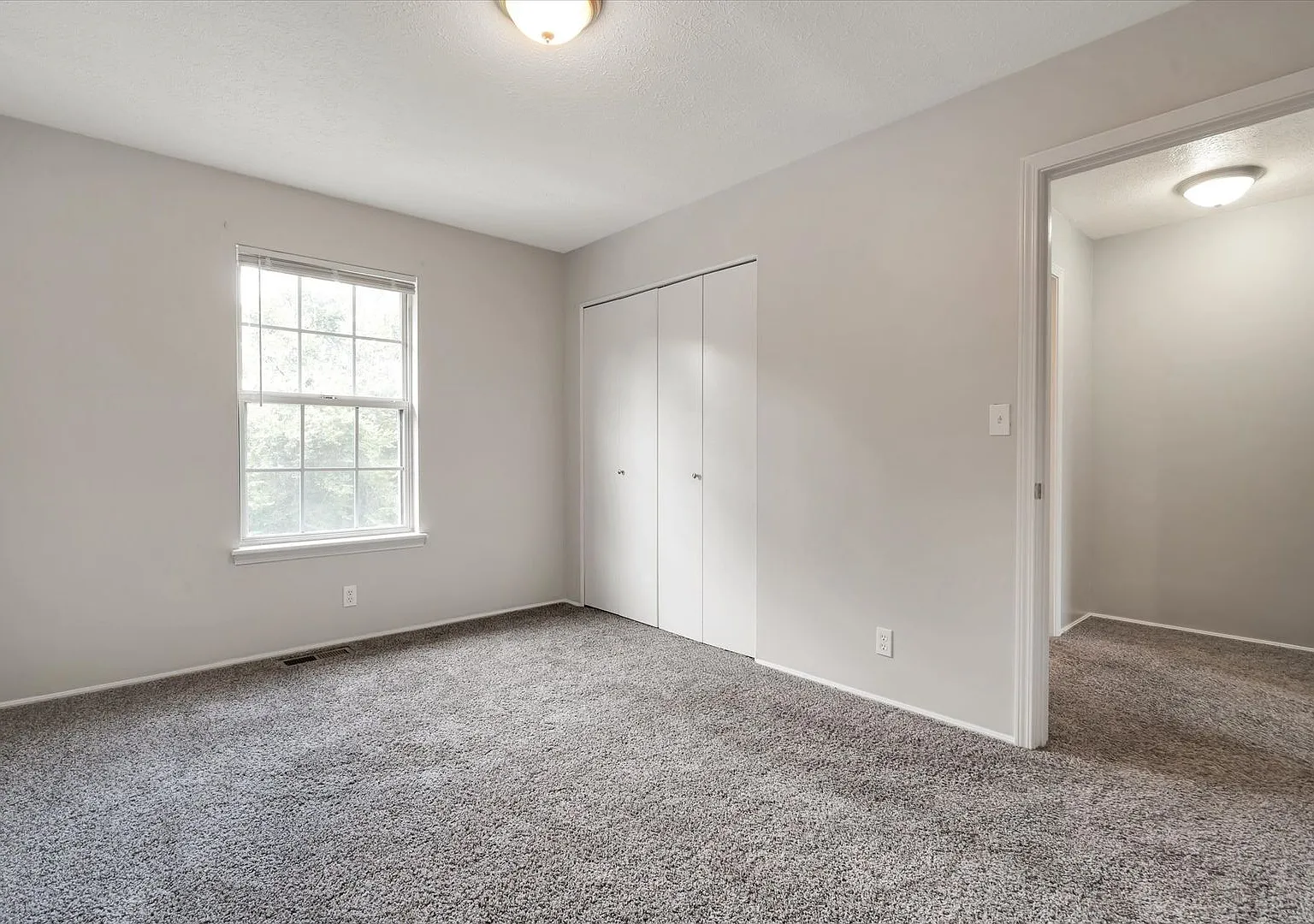 Two bedroom townhome, bath and half washer and dryer connections — Photo 3