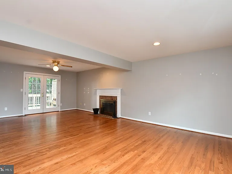 350 Copperfield Ln — Photo 4
