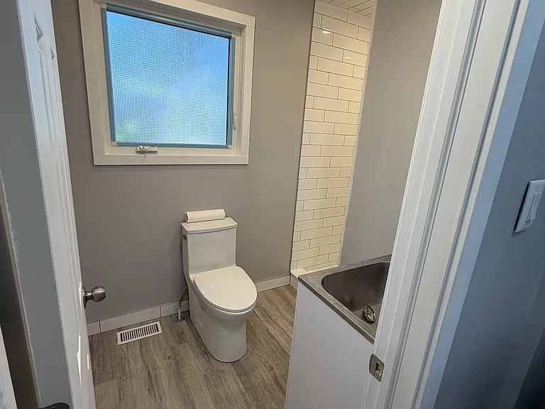 28B Fleming Ave — Photo 16