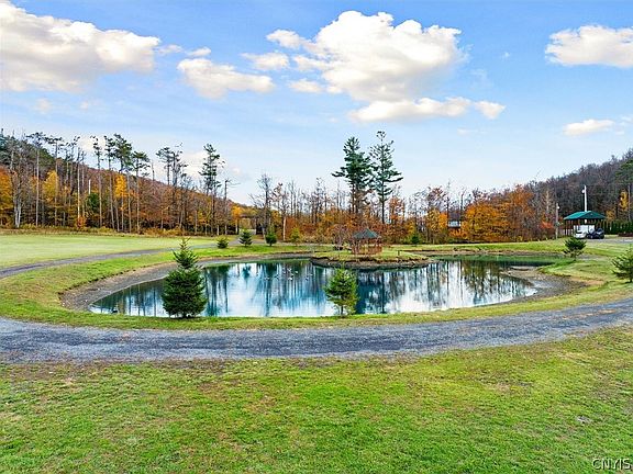 4th image of 289 Twin Ponds Dr