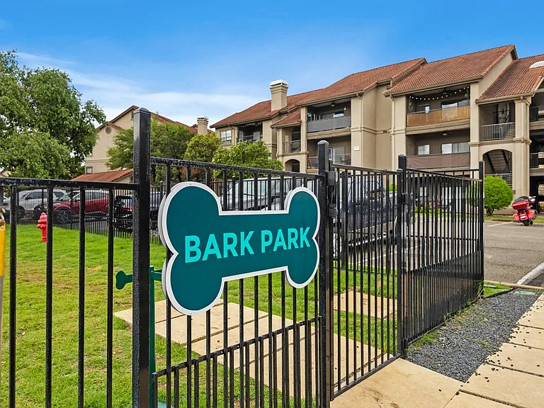 Waters Edge Apartments in Georgetown, TX