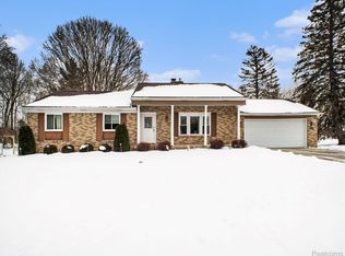 3230 Woodvalley Dr, Flushing, MI 48433