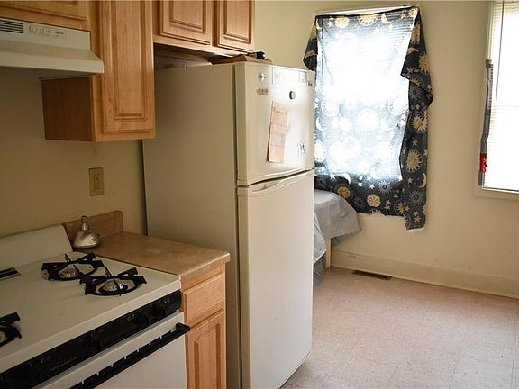 4th image of 712 Bear St