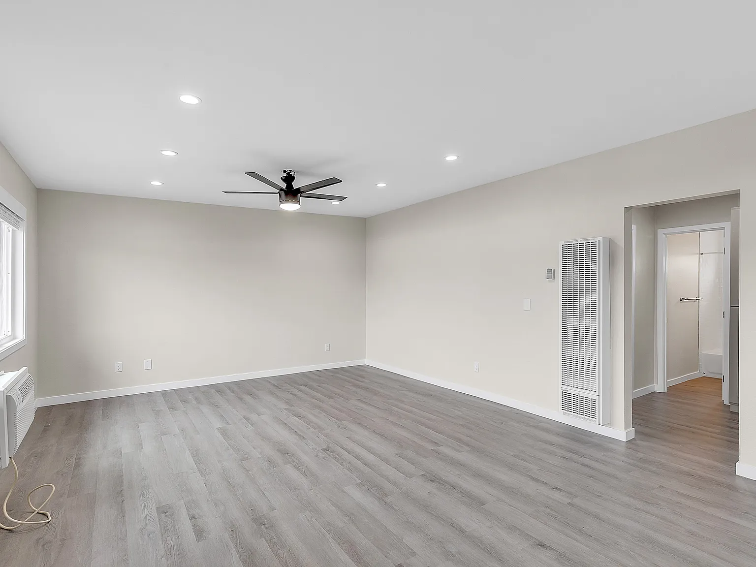 2 bed, 845 sqft, $2,699 — Photo 3