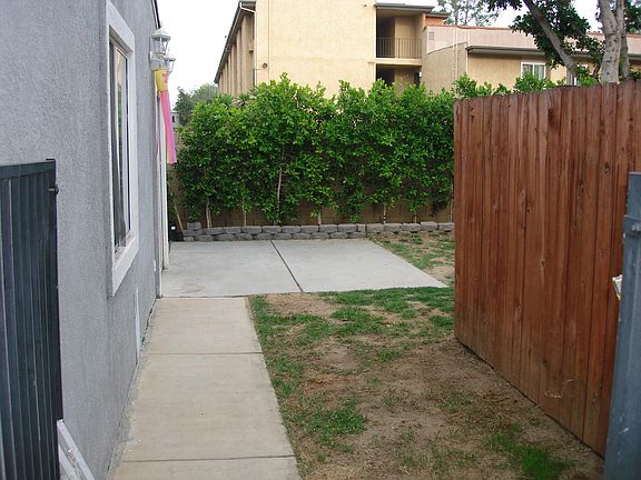 2nd image of 15452 Wyandotte St