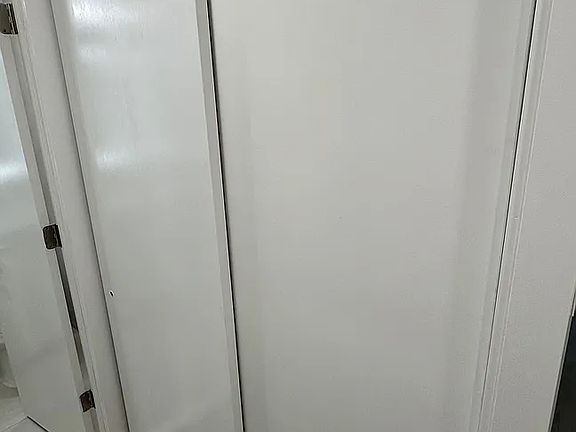 5th image of 220 E 60th St APT 3G