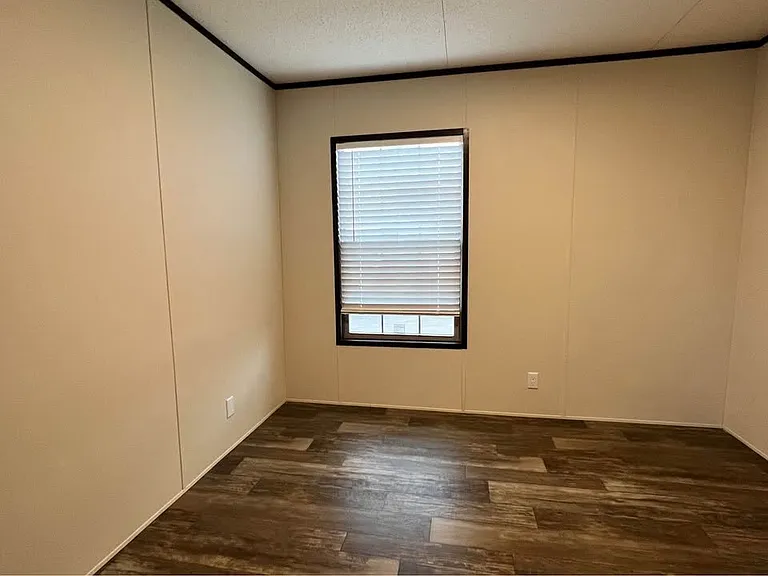 25214 Gratiot Ave #141 — Photo 11
