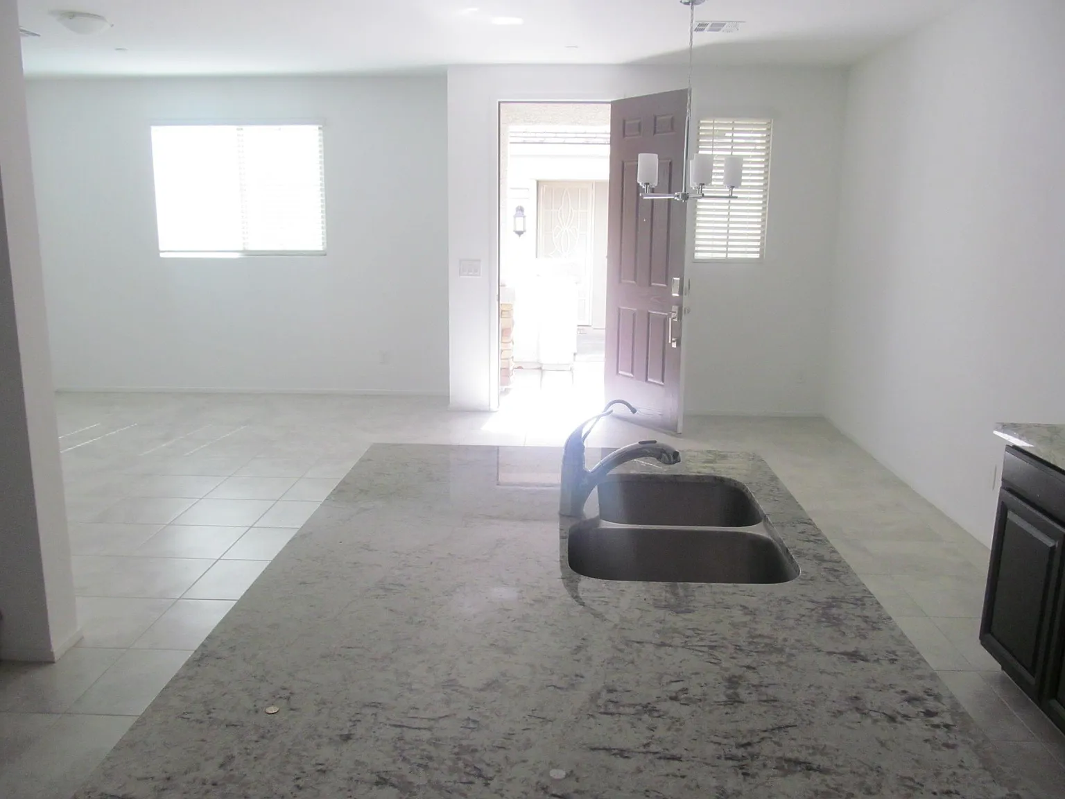 3 bed, 2.5 bath, 1975 sqft, $1,850 — Photo 4