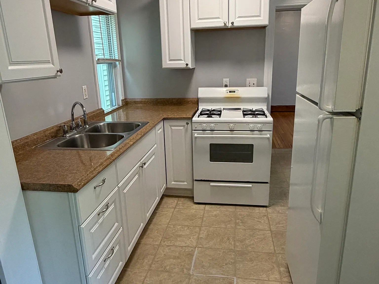 3 bed, 1.5 bath, 1297 sqft, $1,700 — Photo 3