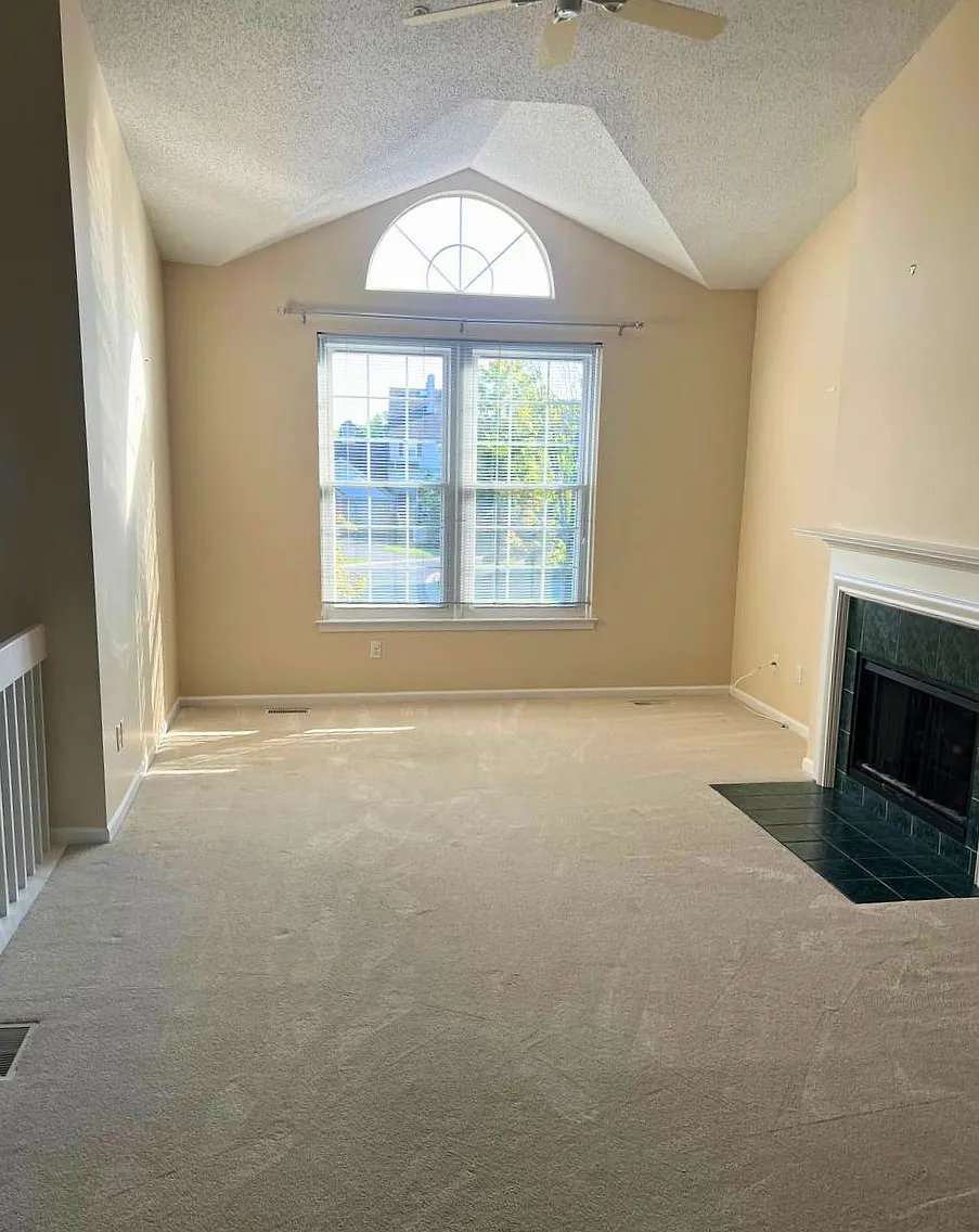 2 bed, 1900 sqft, $2,200 — Photo 4