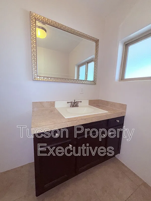 1 bed, 1.0 bath, 900 sqft, $1,300 — Photo 4