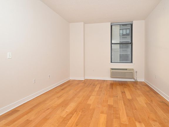 4th image of 105 Tidewater St
