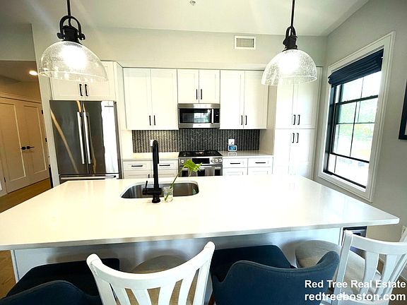 5th image of 37 Horace St #21