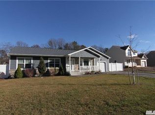 38 Chauncey Ln, Coram, NY 11727