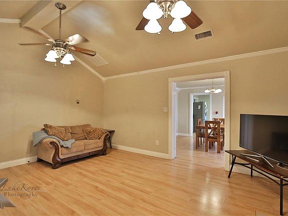 5th image of 926 Ballinger St