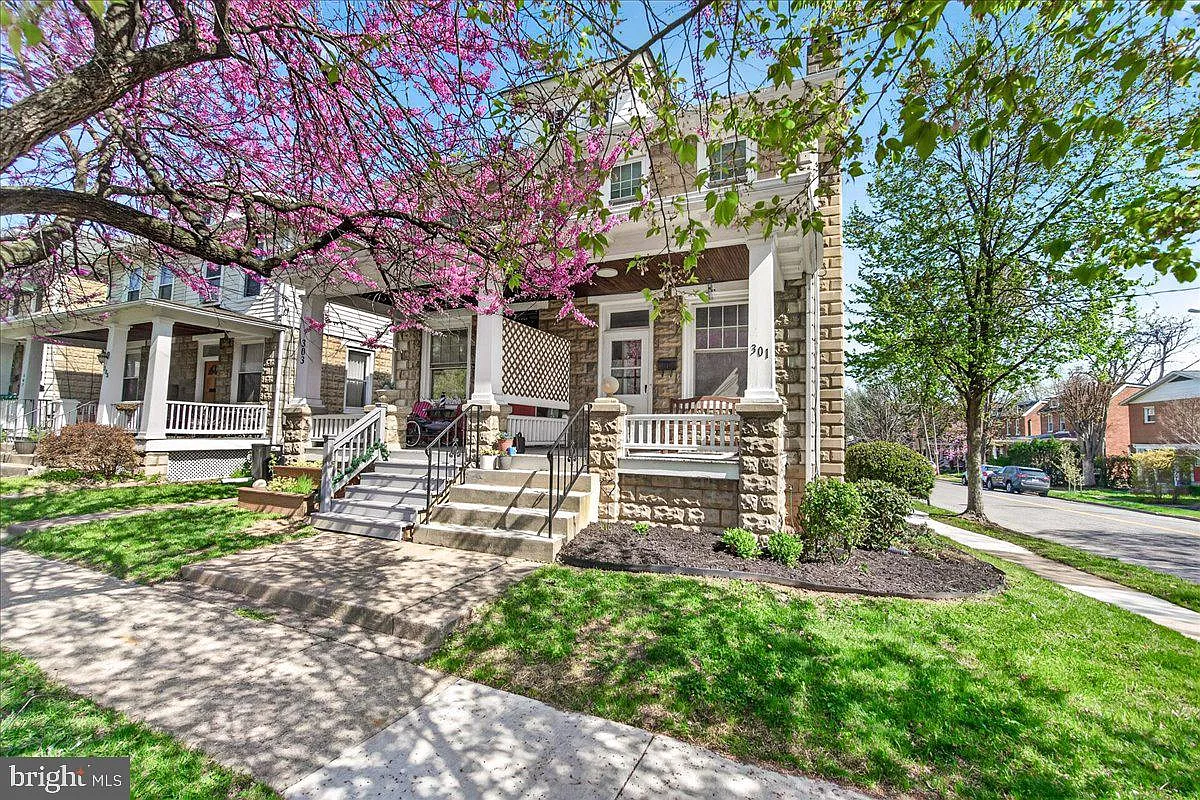 301 W 7th St photo 1