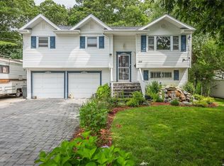 159 Riddle St, Brentwood, NY 11717