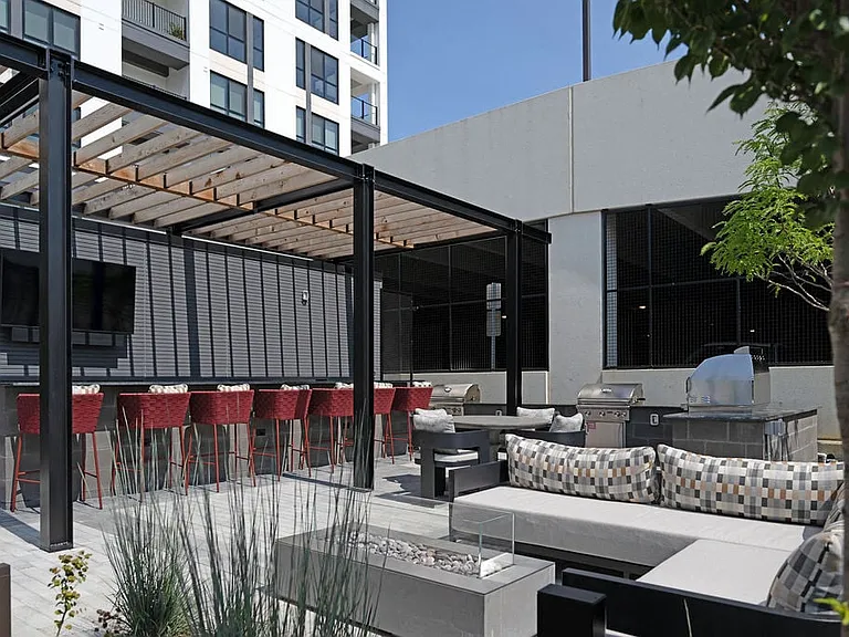 Madison West Elm — Photo 9