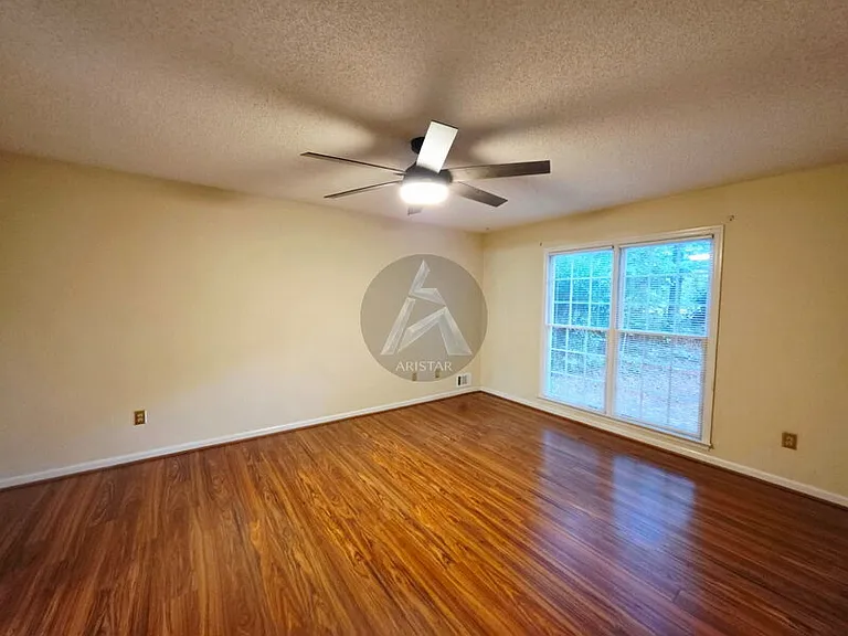 3718 Memorial Pkwy NW — Photo 15