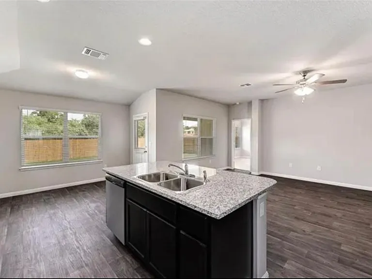 2216 Dickinson Ter — Photo 8