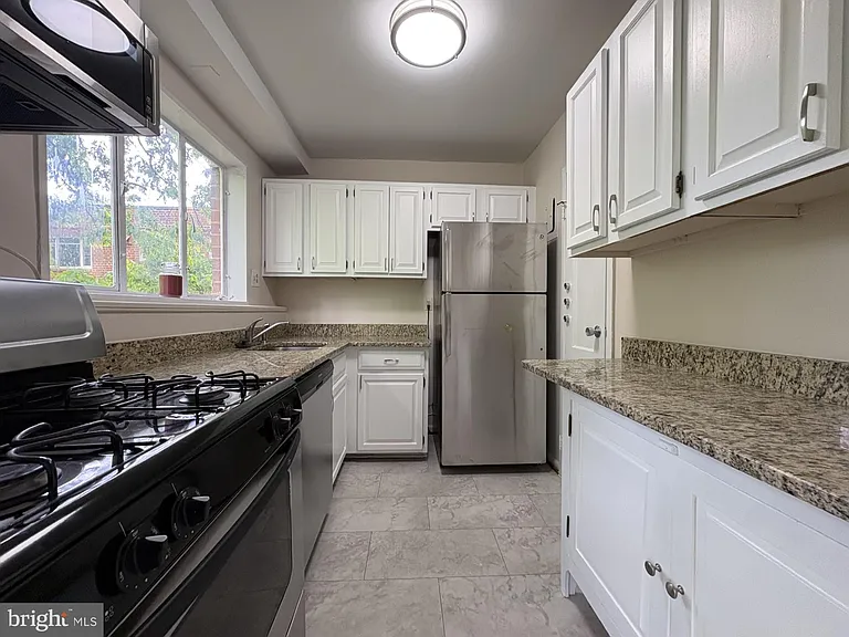 10403 Montrose Ave #201 — Photo 15