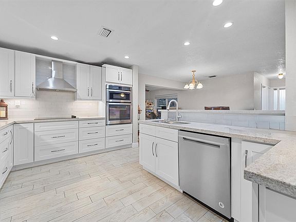 2nd image of 3201 SW 18th Street