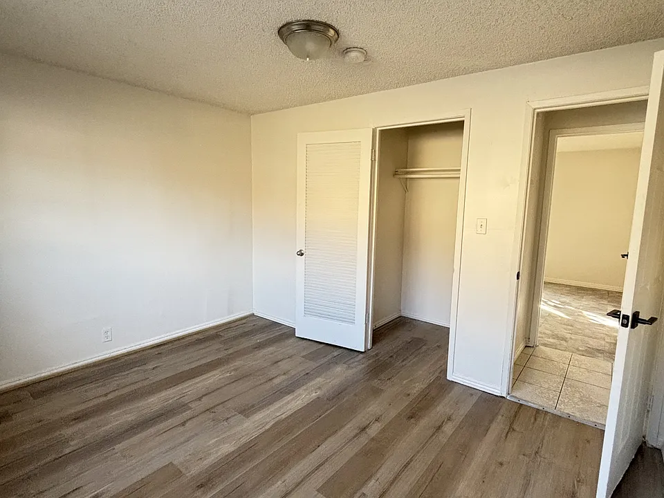 1215 E 43rd Pl #1