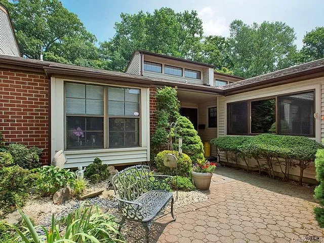 160 Dove Hill Dr — Photo 2