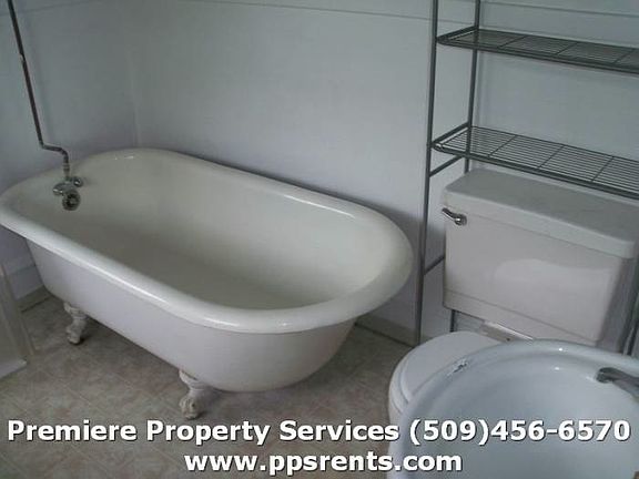 5th image of 1822 N Normandie St