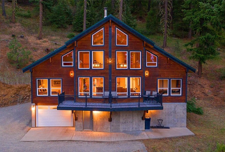 Welcome to 900 Lake Forest Drive-a stunning, mountain lodge just minutes from Lake Cle Elum!