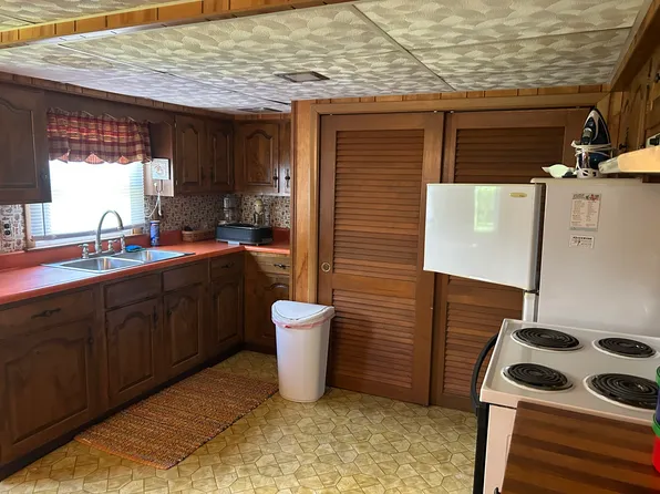(undisclosed Address), Cranston, RI 02920