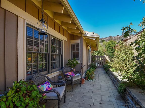 3rd image of 8541 Circle R Course Ln