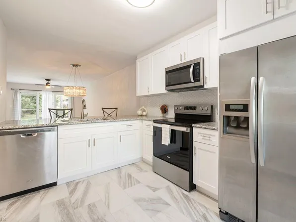 3491 County Barn RD #E102, NAPLES, FL 34112