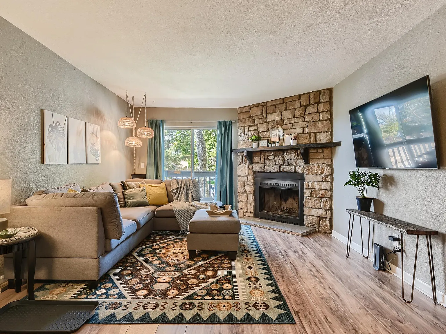1 bed, 703 sqft, $2,600 — Photo 1
