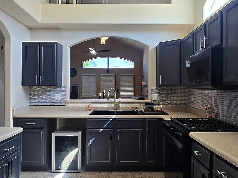 999 Gilmer Way — Photo 2