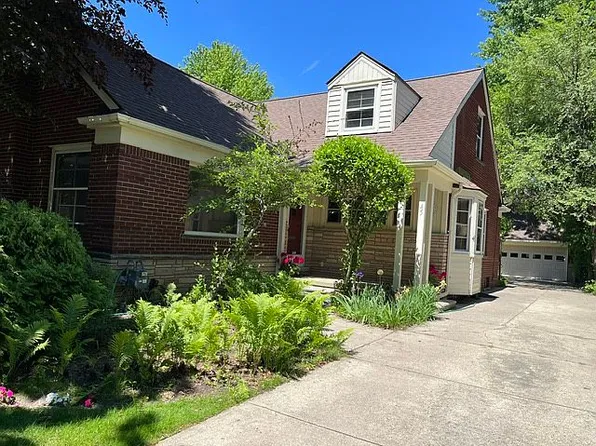 45 Radnor Cir, Grosse Pointe Farms, MI 48236
