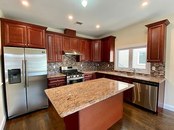 4th image of 453 Deisius St #1