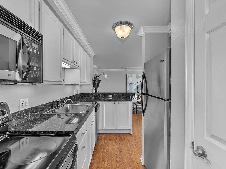 36 N Emerson St #201 — Photo 6
