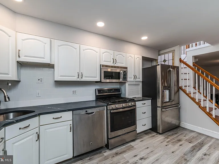 1153 Riverside Ave — Photo 9
