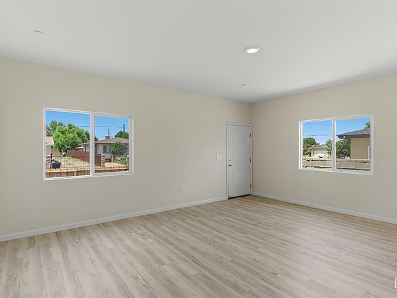 5th image of 10913 San Fernando St