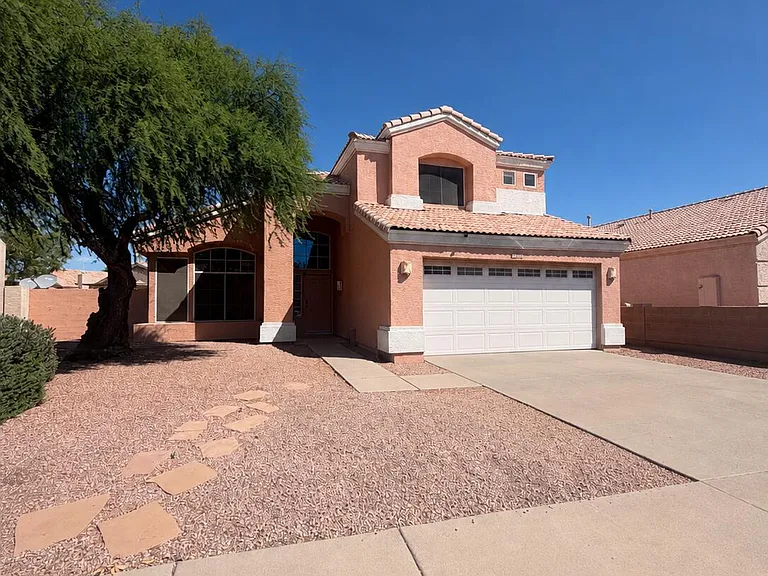 908 N Gregory Pl — Photo 1