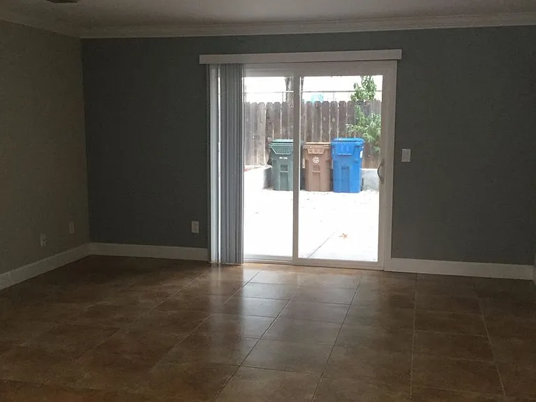 2 Bedroom / 1 Bathroom Townhome in Bay Point — Photo 7