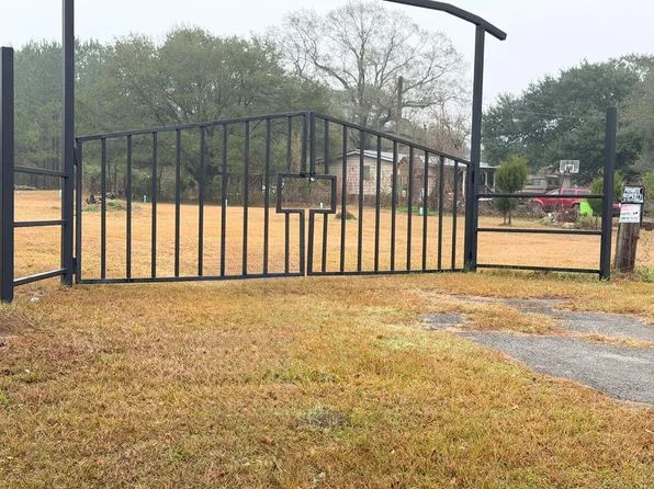 1053 E Main St, Zavalla, TX 75980