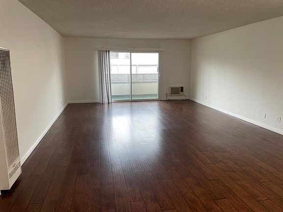 3rd image of 141 N Kenwood St #4