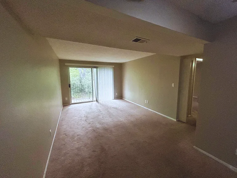 Hollow Hills Apartments — Photo 23