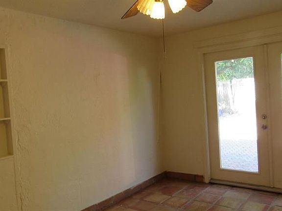 3rd image of 915 SE 3rd St APT 2