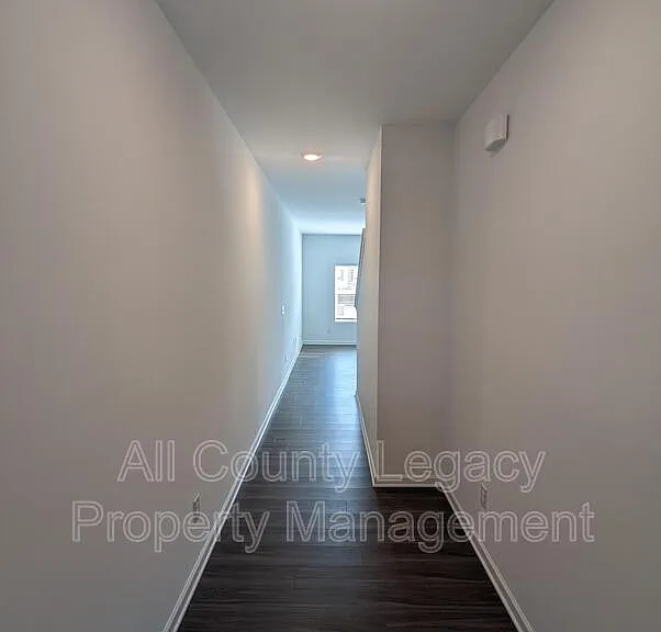 1100 Lossie Ln — Photo 2