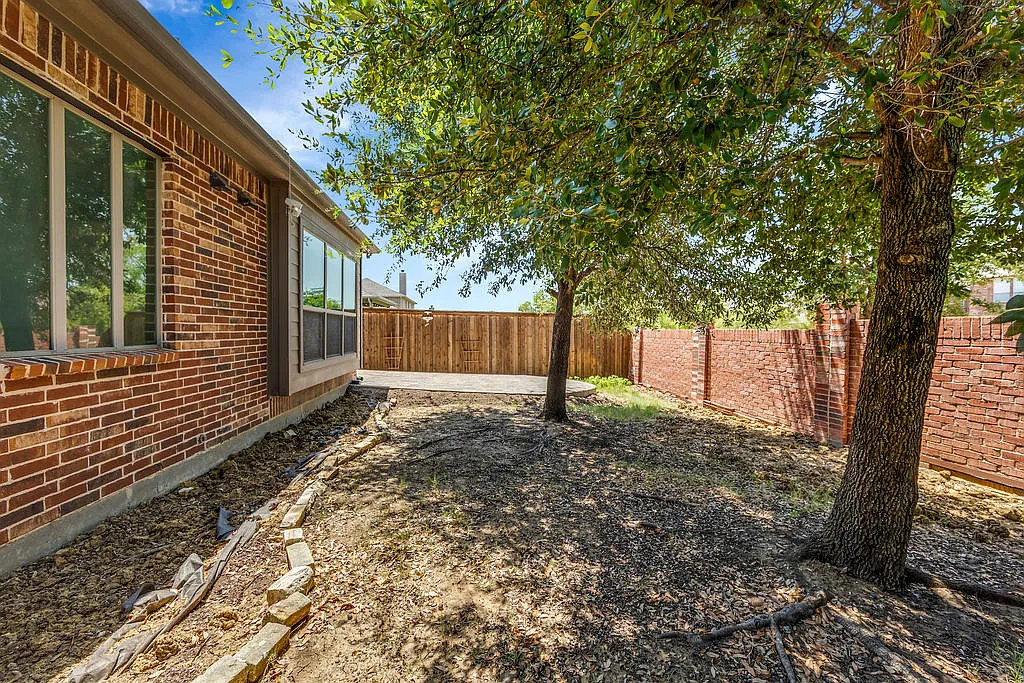 4 bed, 2185 sqft, $2,549 — Photo 4